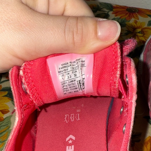 Converse Kids Pink Sneakers size 1 - Picture 9 of 10